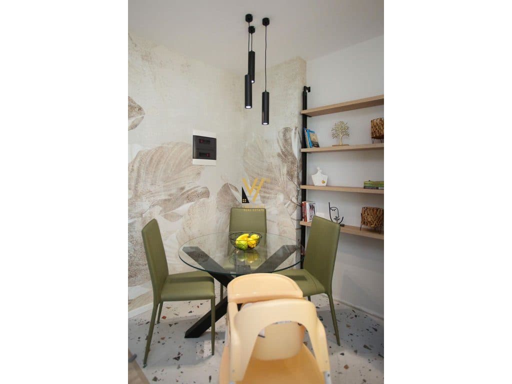 SHITET APARTAMENT 2+1+BLK NE LUNGOMARE, VLORE 330.000 EURO 2