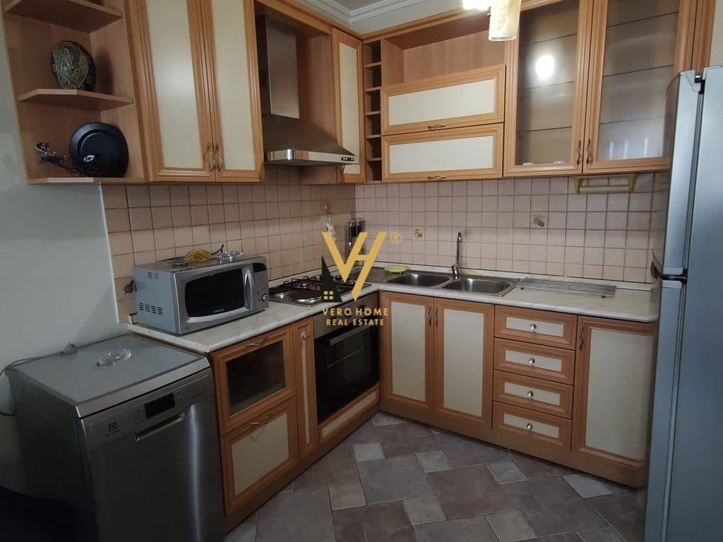 JEPET APARTAMENT 1+1+BLK ME QERA TE SHKOLLA E BALETIT 60.000 LEKE 2