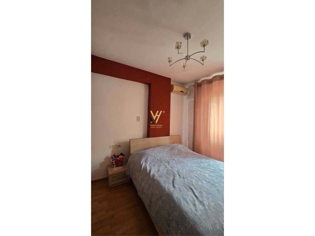 JEPET APARTAMENT 2+1+2+BLK ME QERA TE KOMUNA E PARISIT 80.000 LEKE 3