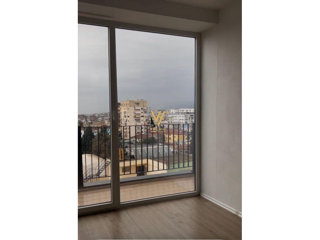 JEPET ZYRE 65 M2 ME QERA TEK RRUGA RIZA CEROVA 450 EURO 3