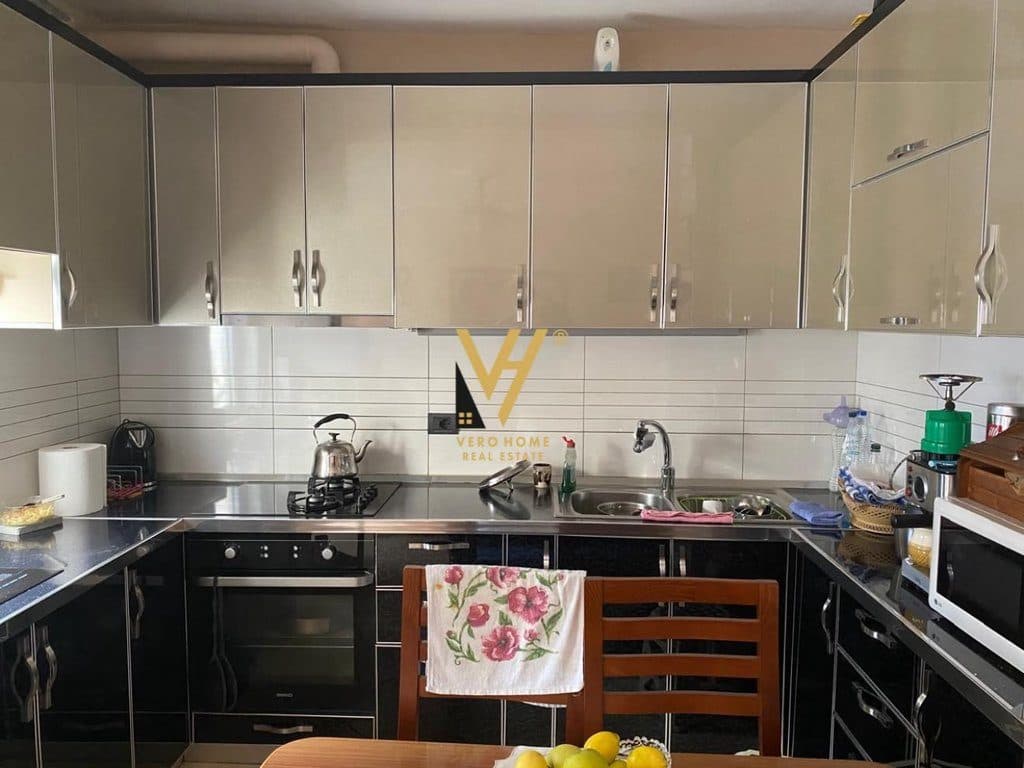 JEPET APARTAMENT 1+1 ME QIRA TE RRUGA FORTUZI 65.000 LEKE 2