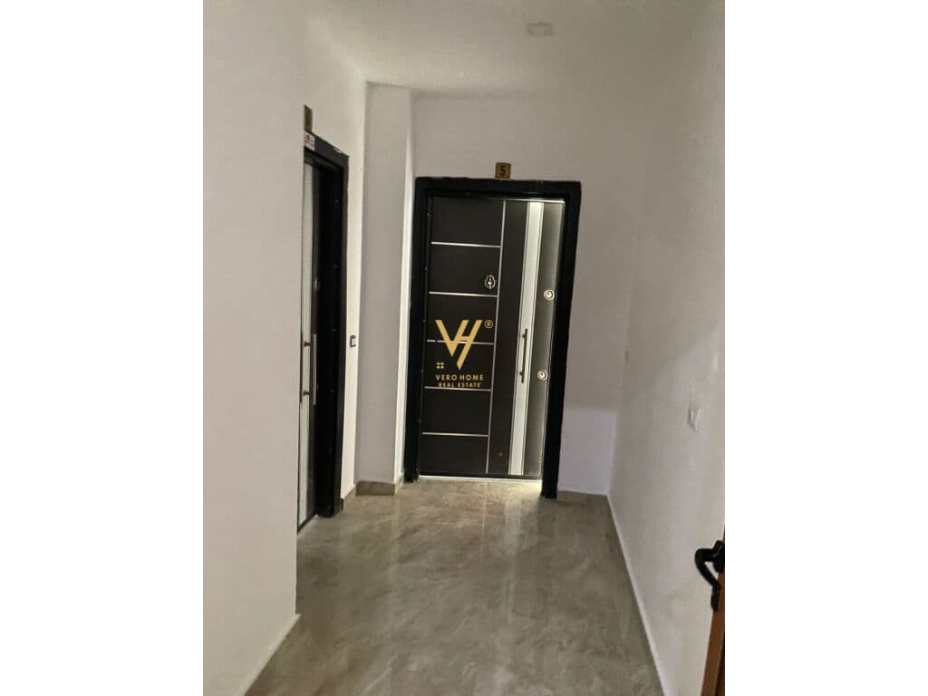 Jepet Zyre me qera te Qendra Concord , 5 Maji 177 m2