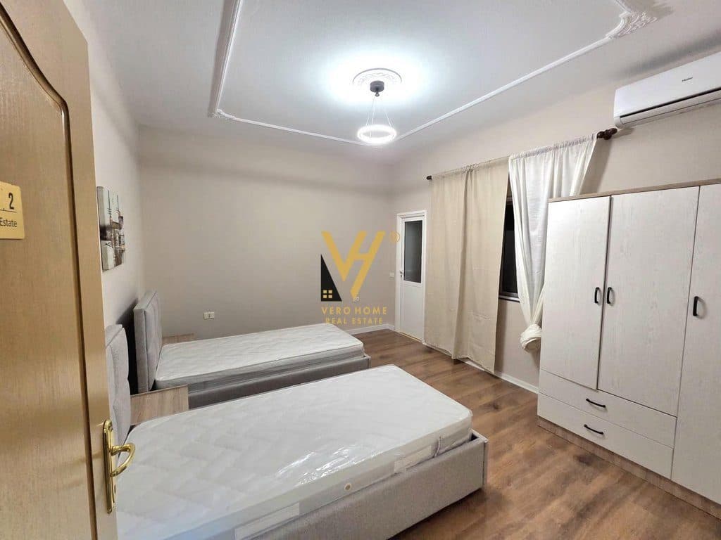 JEPET APARTAMENT 3+1+3+2 BLK ME QERA TEK ISH FUSHA E AVIACIONIT 850 EURO 4