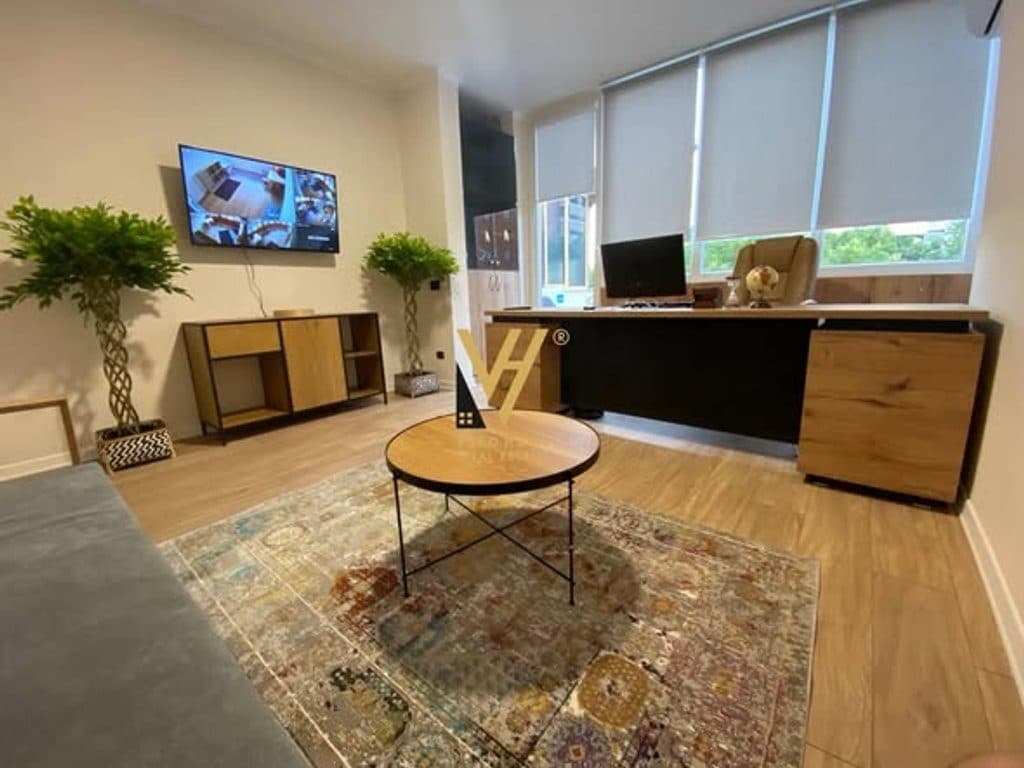 JEPET ZYRE 180 M2 ME QERA TE RRUGA E KAVAJES 1.850 EURO