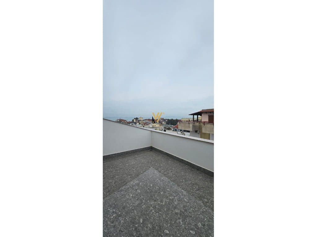 SHITET APARTAMENT 2+1+VERANDE NE GOLEM 260.000 EURO