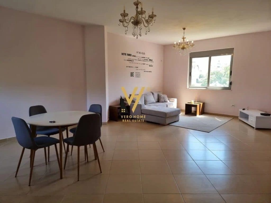 JEPET APARTAMENT 3+1+3+3 BLK ME QERA TE RRUGA PETI 1.000 EURO 2