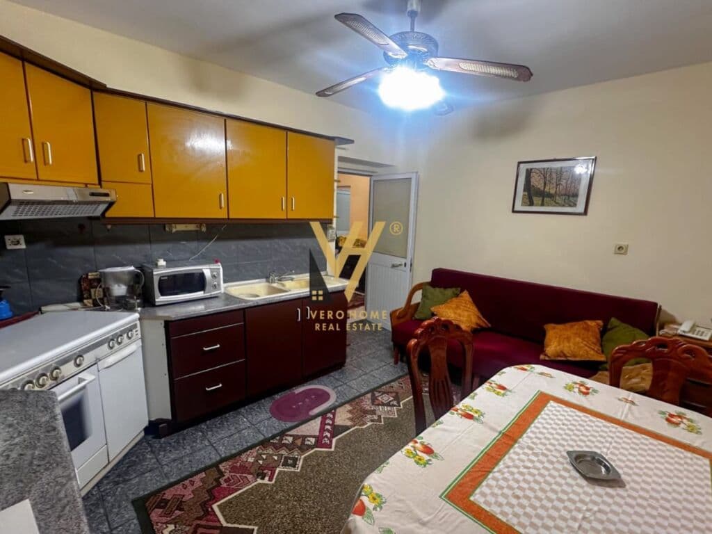 Jepet apartament 2+1+blk me qera tek Ish Restorant Durresi , Medreseja 95 m2 2