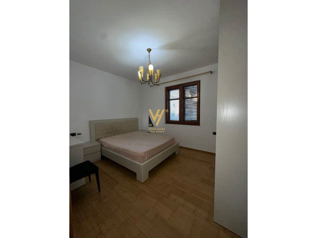 JEPET HYRJE 3+1+2+BLK ME QERA TE LIQENI I THATE 90.000 LEKE 4