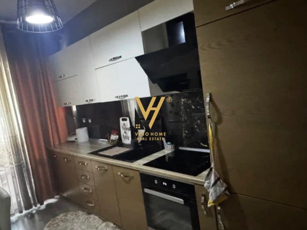 JEPET APARTAMENT 1+1 ME QERA NE MISTO MAME 40.000 LEKE 2