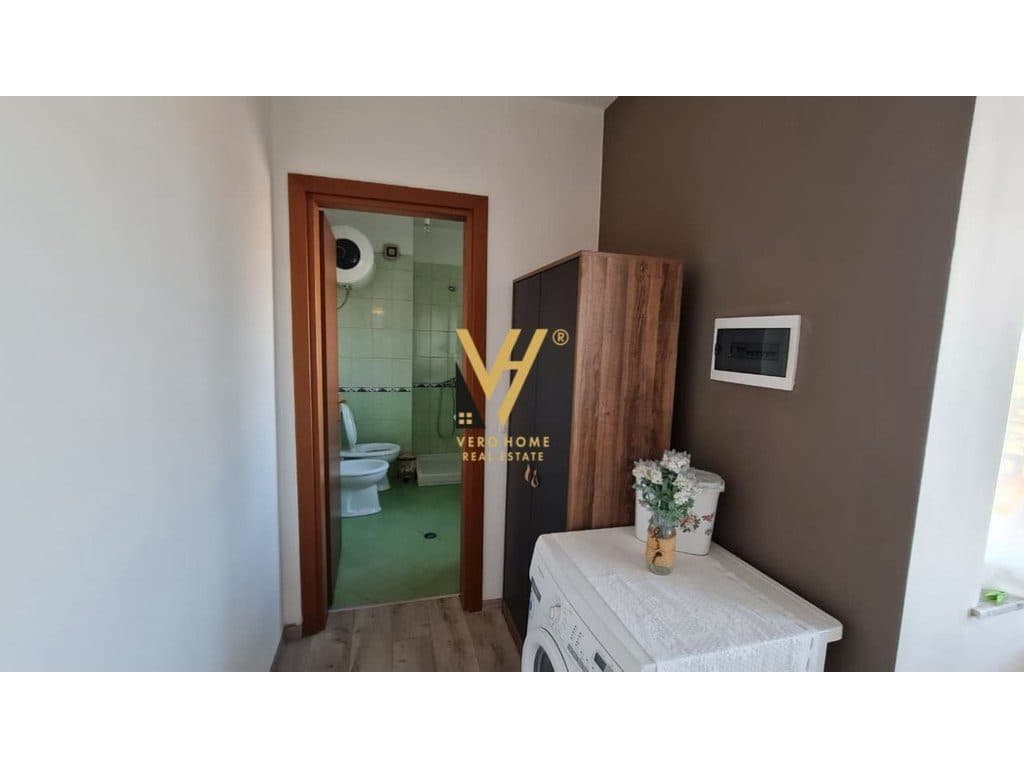 JEPET GARSIONERE 45 M2 ME QERA TE RRUGA E KAVAJES 46.000 LEKE 4