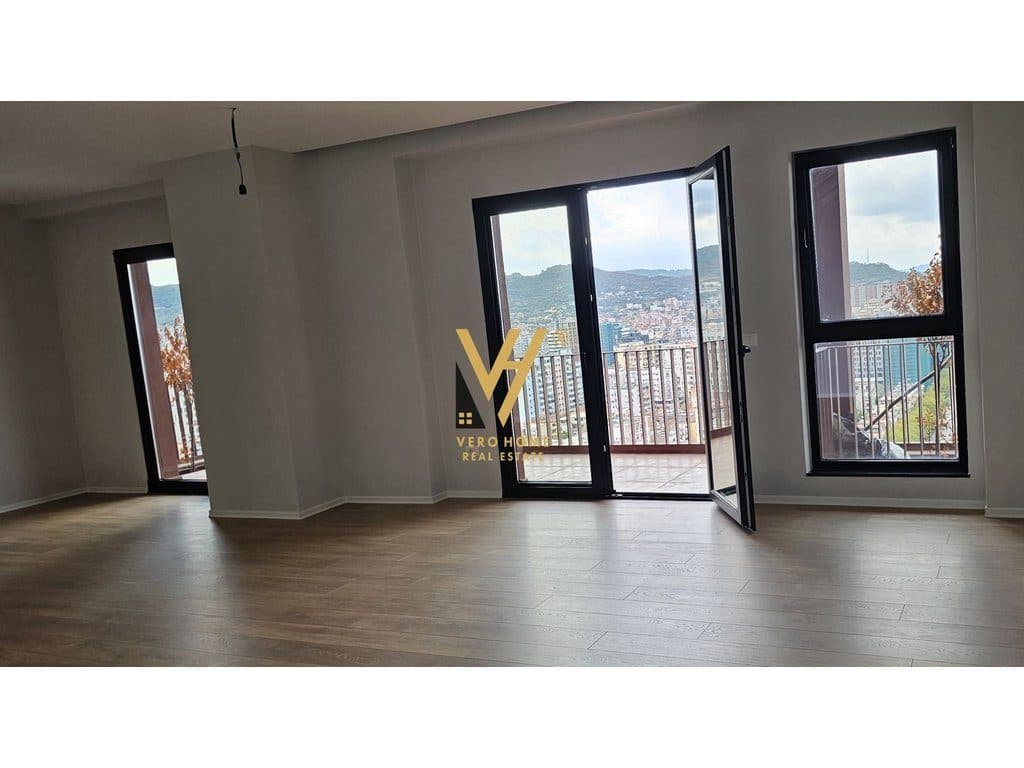 JEPET ZYRE 160 M2 ME QIRA TE GARDEN BUILDING 2.000 EURO