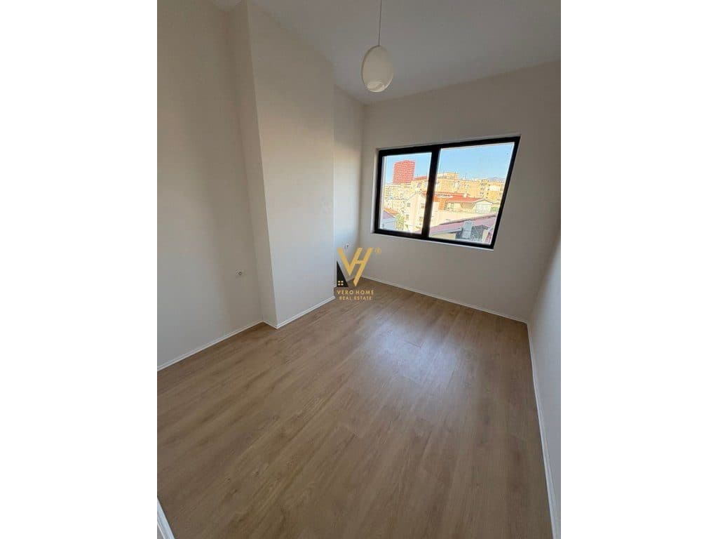 JEPET ZYRE 96 M2 ME QIRA NE VASIL SHANTO 1.500 EURO 3
