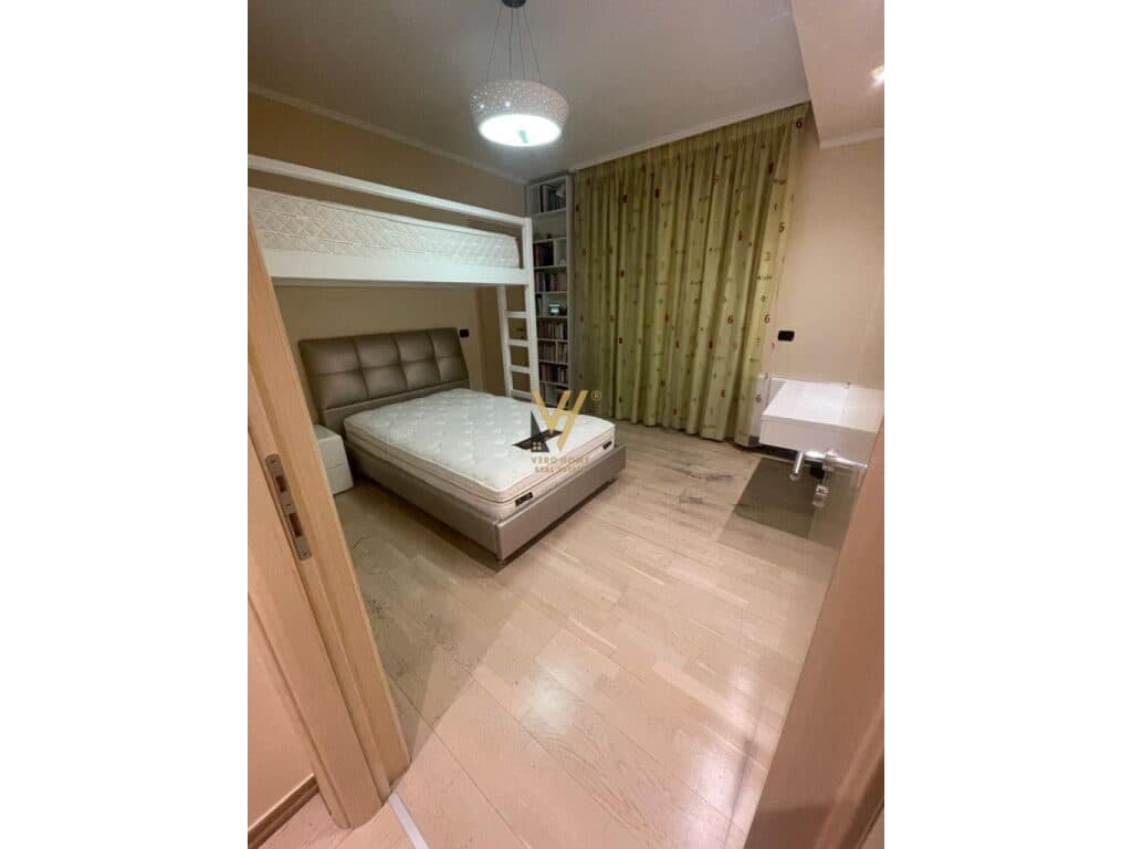 Shitet apartament 3+1+2 te Ish Ekspozita Sot 290 m2 3