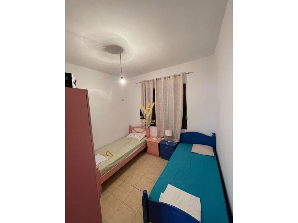 Shitet Apartament 3+1+2+ballkon ne Durres 135 m2