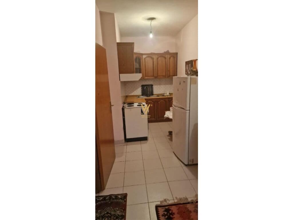 Shitet apartament 1+1 te Rruga Myslym Shyri 65 m2 4