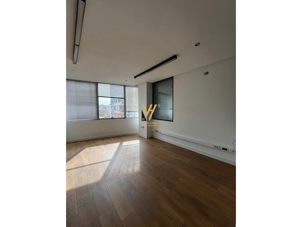 JEPET AMBIENT BIZNESI 371 M2 ME QERA TE USLUGA 3.000 EURO 3