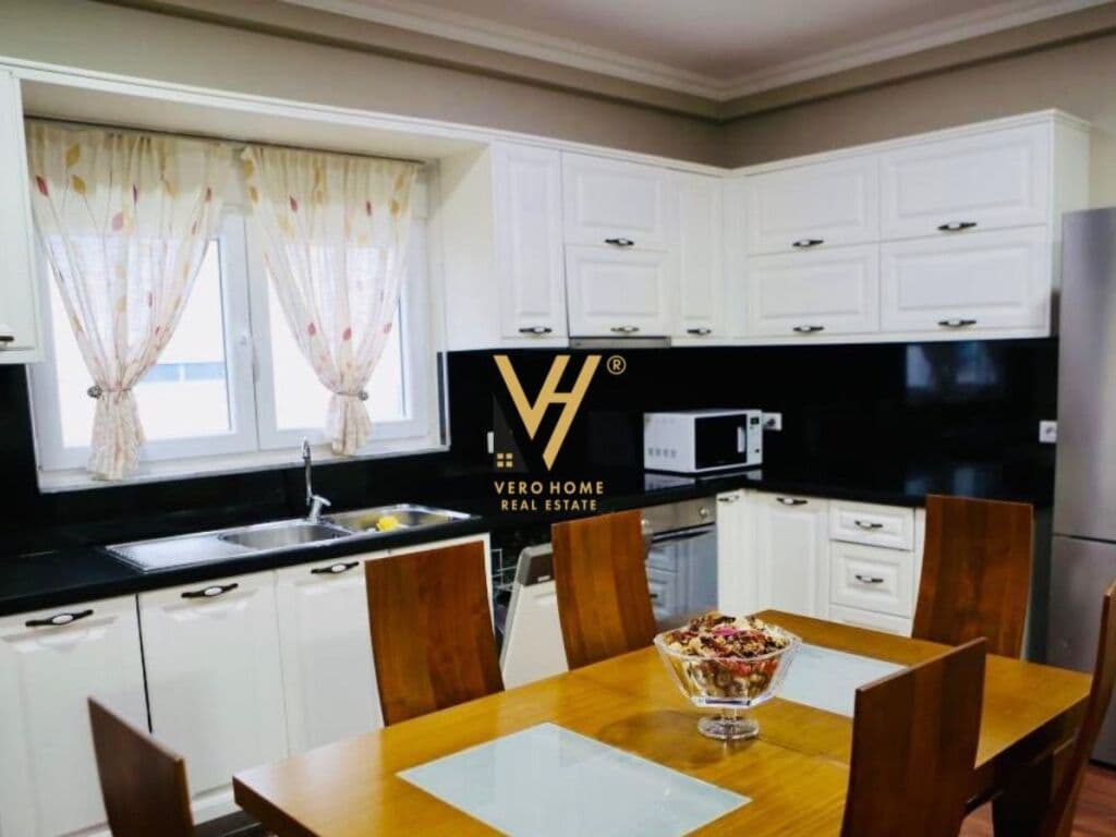 Jepet Apartament 3+1 me qera te Kompleksi Dinamo 130 m2 2
