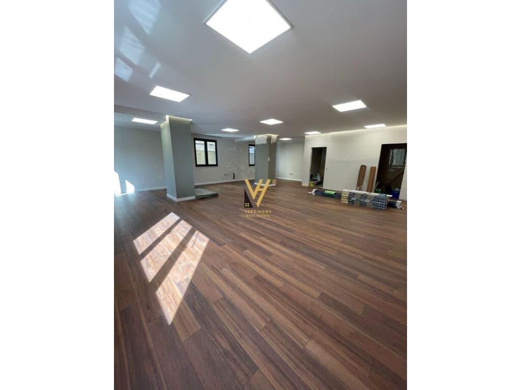 Shitet ambient komercial tek Shallvaret 140 m2 3