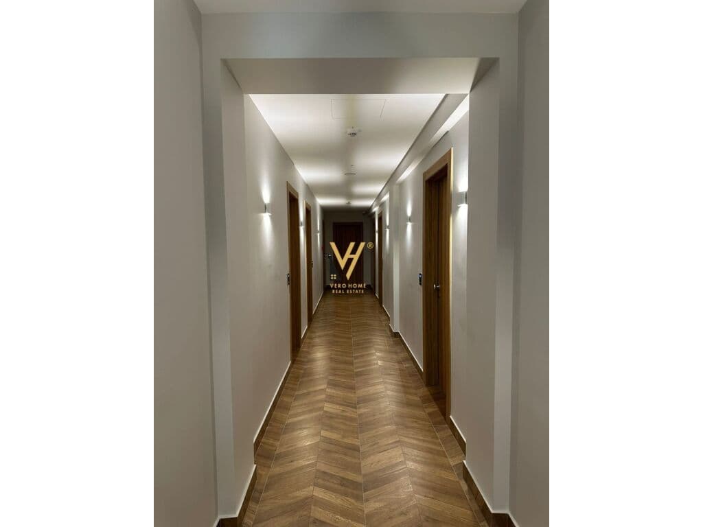 Shitet Hotel tre Kateshe ne Shkoze 2900 m2