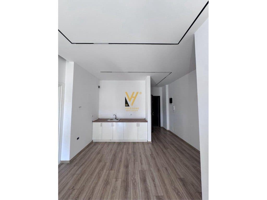 JEPET ZYRE 110 M2 ME QIRA TE KOMUNA E PARISIT 900 EURO 2