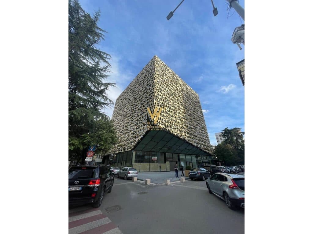 Jepet zyre me qera te Blloku , Rainbow Center 306 m2 2