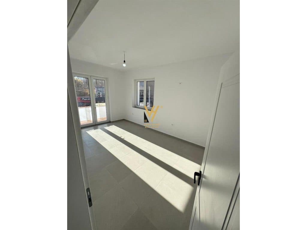 JEPET ZYRE 70 M2 ME QERA TE MINE PEZA 1.000 EURO