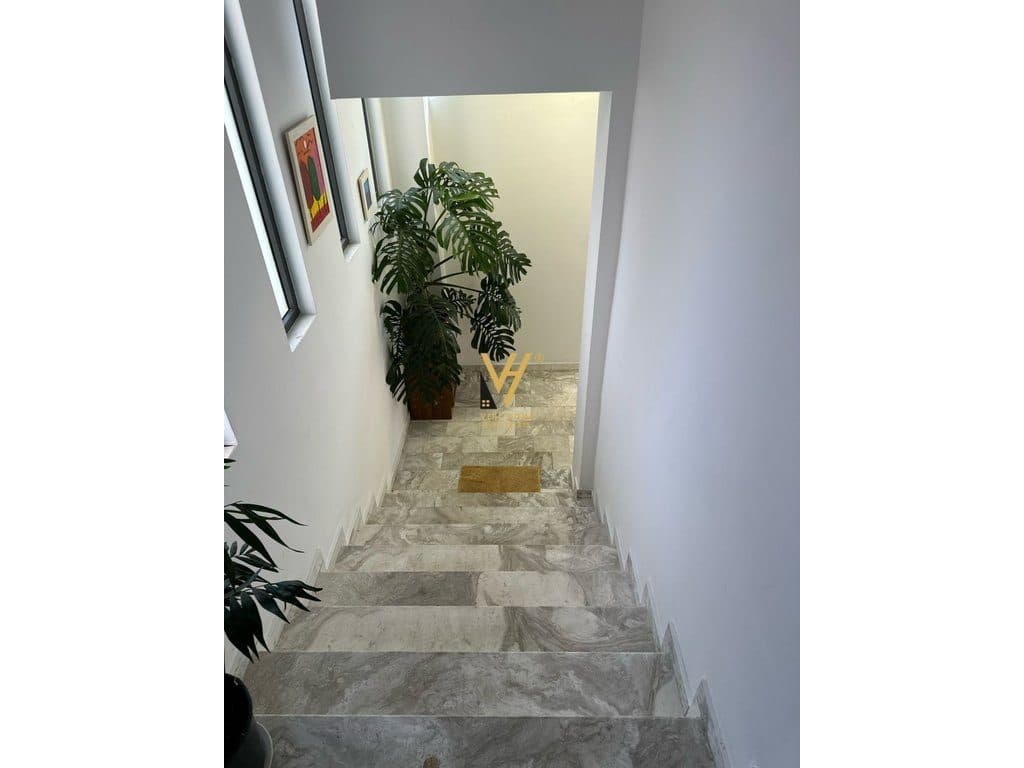 JEPET APARTAMENT 3+1+3BLK ME QERA TE KOMUNA E PARISIT 1.500 EURO 3