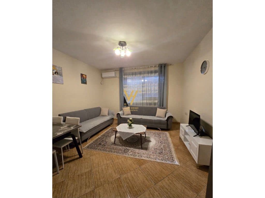 JEPET APARTAMENT 2+1+2+BLK ME QIRA TE RRUGA E KOSOVARVE 800 EURO