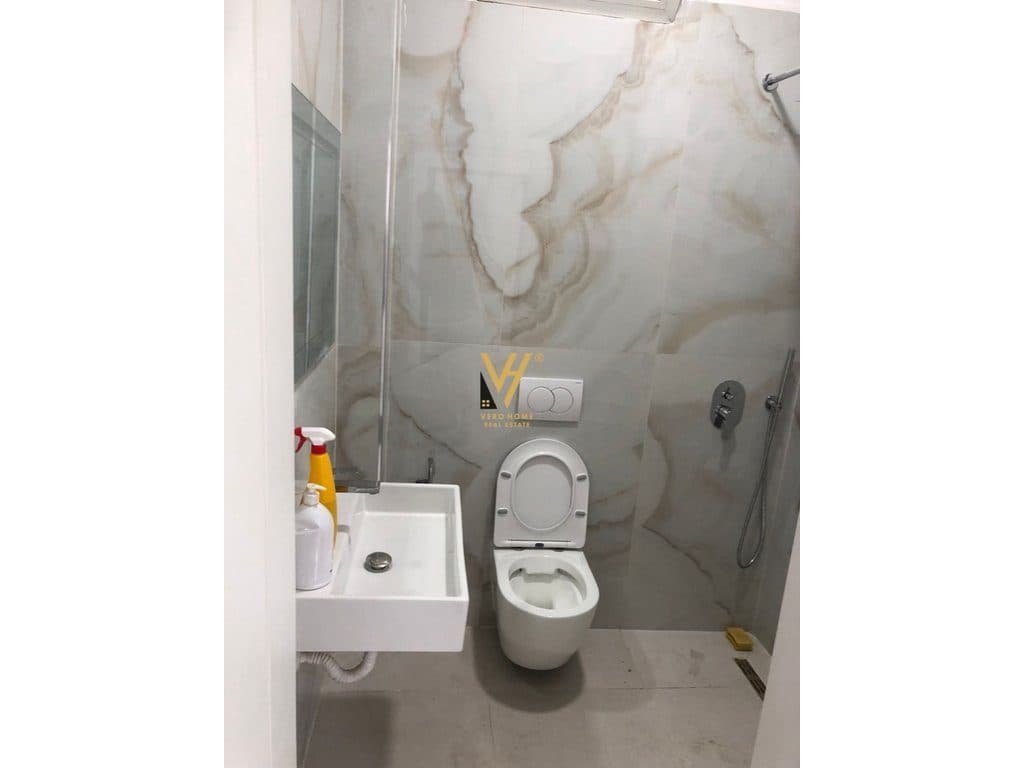 JEPET ZYRE 50 M2 ME QERA TE HOXHA TAHSIM 40.000 LEKE 3