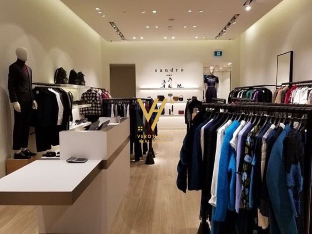 Jepet Dyqan me qera te 21 Dhjetori 60 m2
