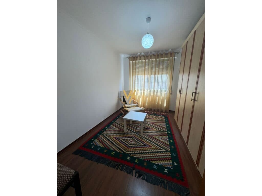Jepet Apartament 2+1+2+ballkon me qera te Lulishtja , Komuna e Parisit 125 m2 3