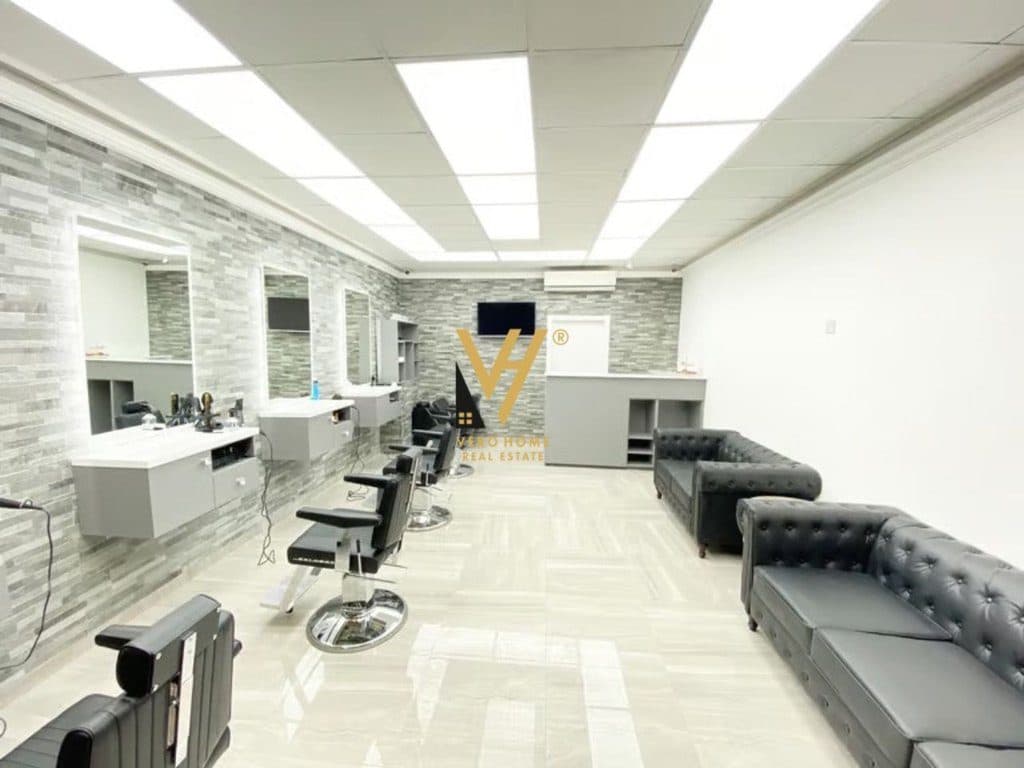 SHITET DYQAN 50 M2 TE STADIUMI DINAMO 355.000 EURO
