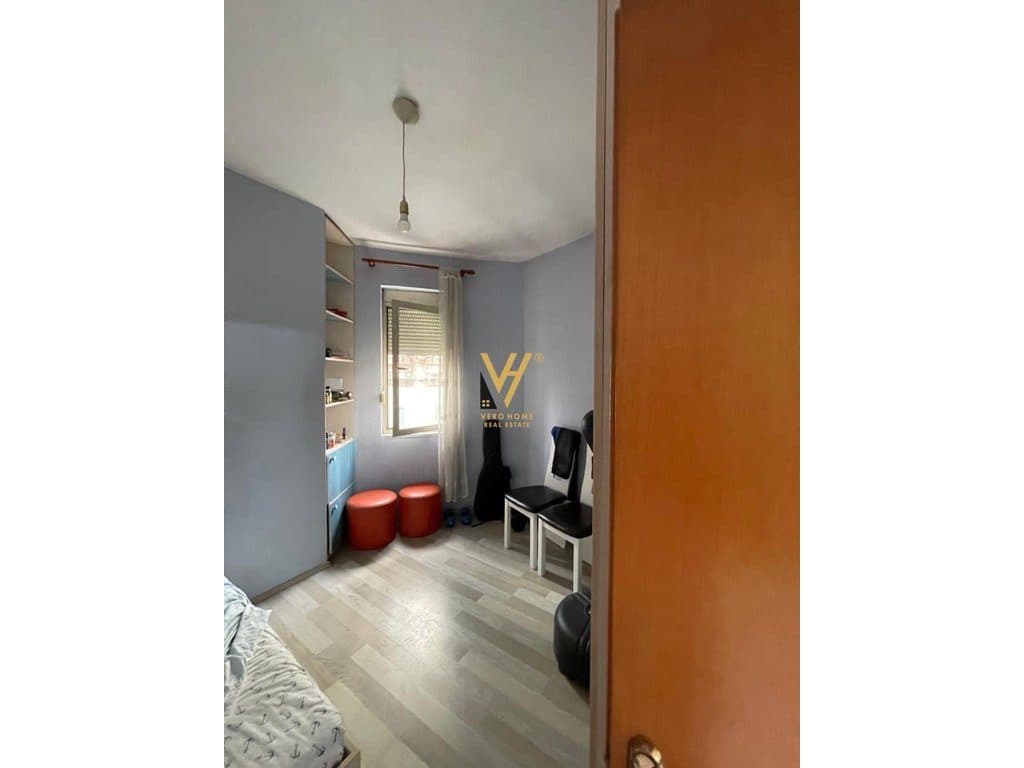 JEPET APARTAMENT 2+1+2+BLK ME QIRA TE KOMUNA E PARISIT 60.000 LEKE 3