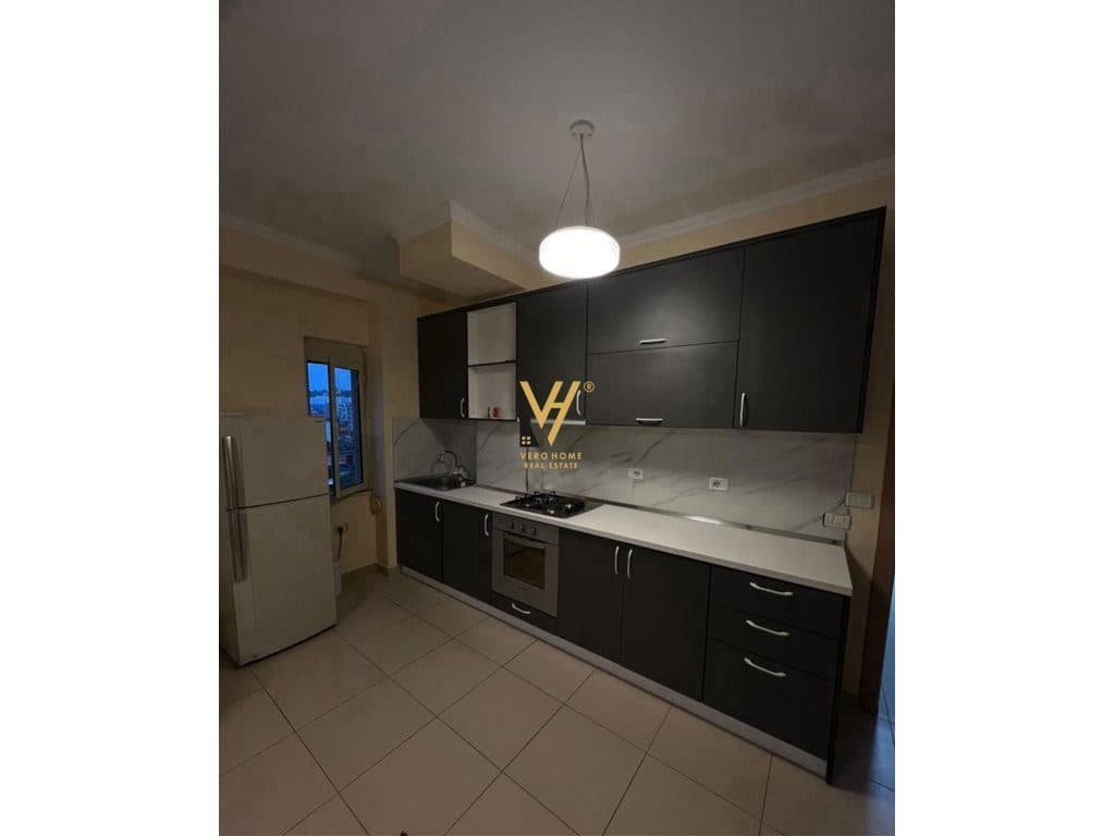 JEPET APARTAMENT 2+1 ME QIRA TE KODRA E PRIFTIT 500 EURO 2