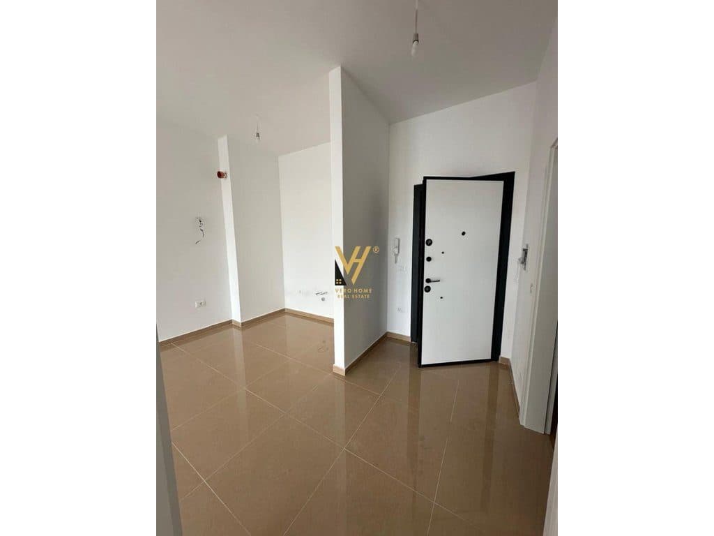 JEPET ZYRE 120 M2 ME QERA TE BULEVARDI I RI 90.000 LEKE 3