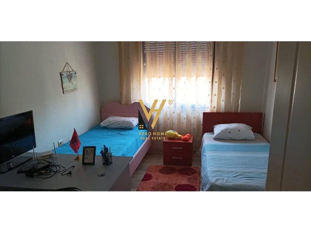 JEPET APARTAMENT 2+1+BLK ME QERA TE ISH FUSHA AVIACIONIT 700 EURO 2