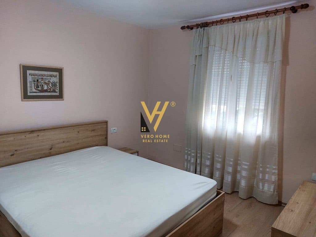 JEPET APARTAMENT 2+1 ME QERA TE 21 DHJETORI 70.000 LEKE 3