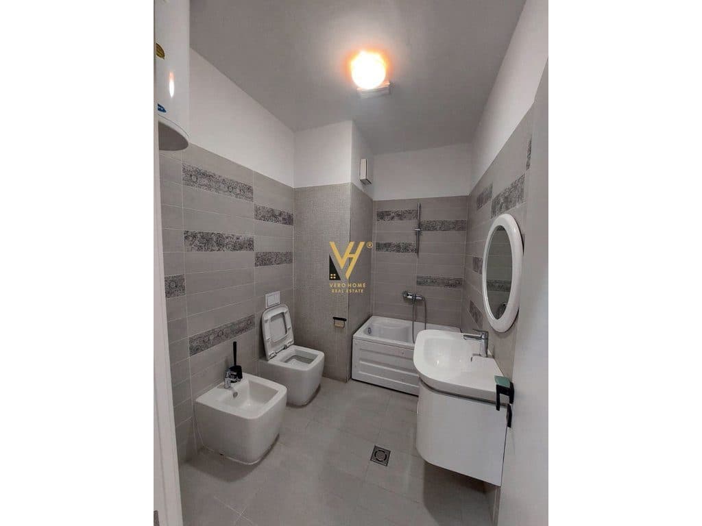 JEPET ZYRE 416 M2 ME QERA TE KOMUNA E PARISIT 4.500 EURO 4