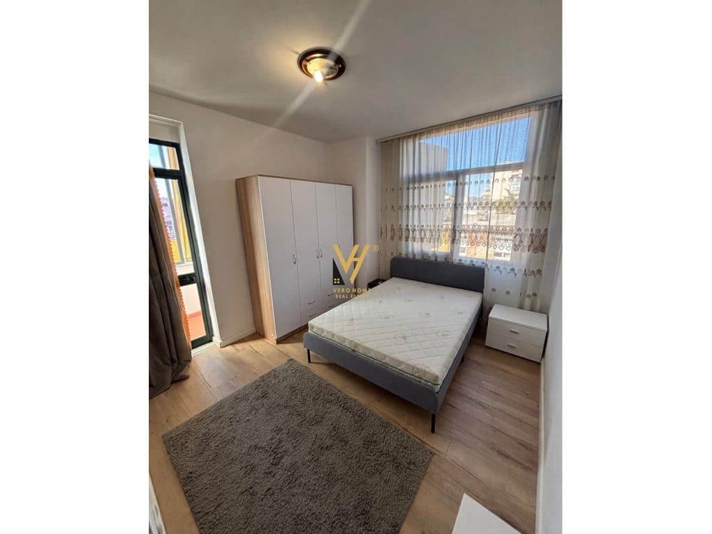JEPET APARTAMENT 3+1+2+3BLK ME QERA TE RRUGA E KAVAJES 110.000 LEKE 3