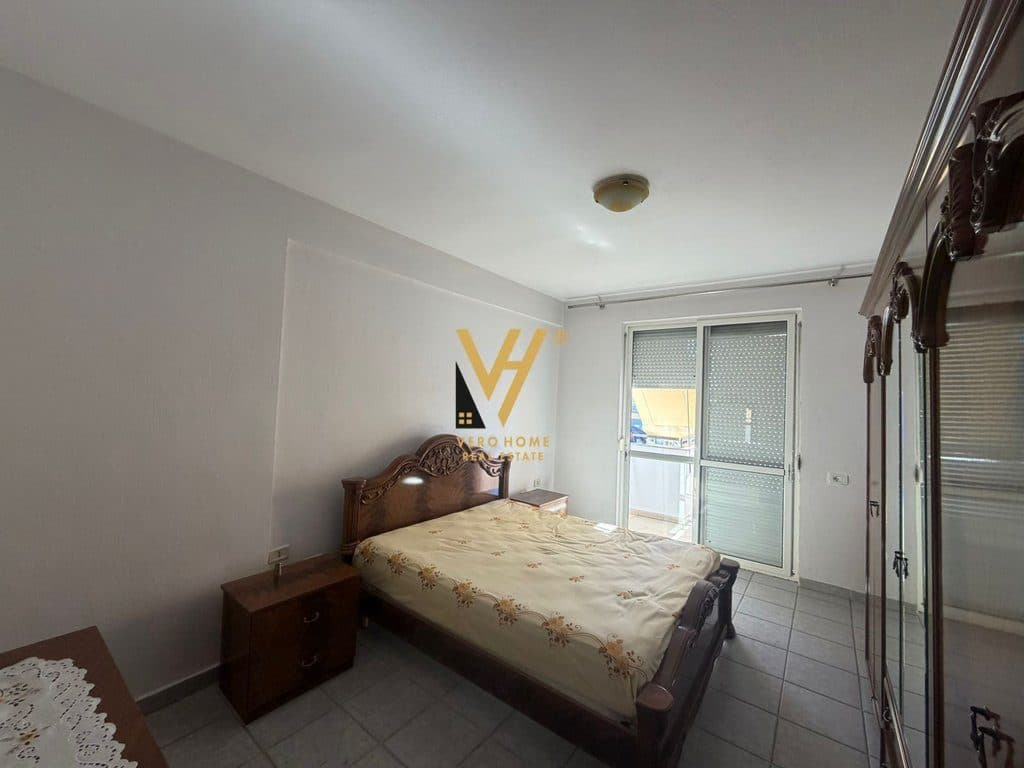 JEPET APARTAMENT 4+1+2 ME QERA TE RRUGA FORTUZI 100.000 LEKE 3