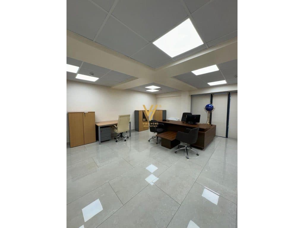 JEPET ZYRE 150 M2 ME QERA TE RRUGA E ELBASANIT 2.000 EURO 2