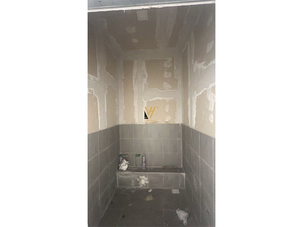 JEPET DYQAN 50M2 ME QERA TE MYSLYM SHYRI 1.300 EURO 2
