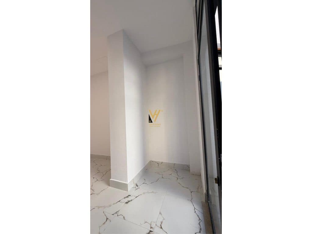 JEPET AMBIENT KOMERCIAL 38 M2 ME QIRA TE RRUGA MINE PEZA 900 EURO 4