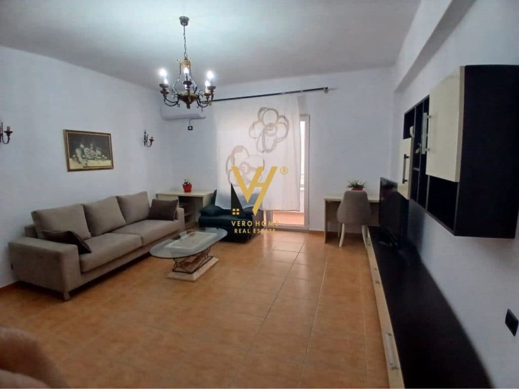 JEPET APARTAMENT 1+1+BLK ME QERA TE STACIONI I TRENIT 55.000 LEKE