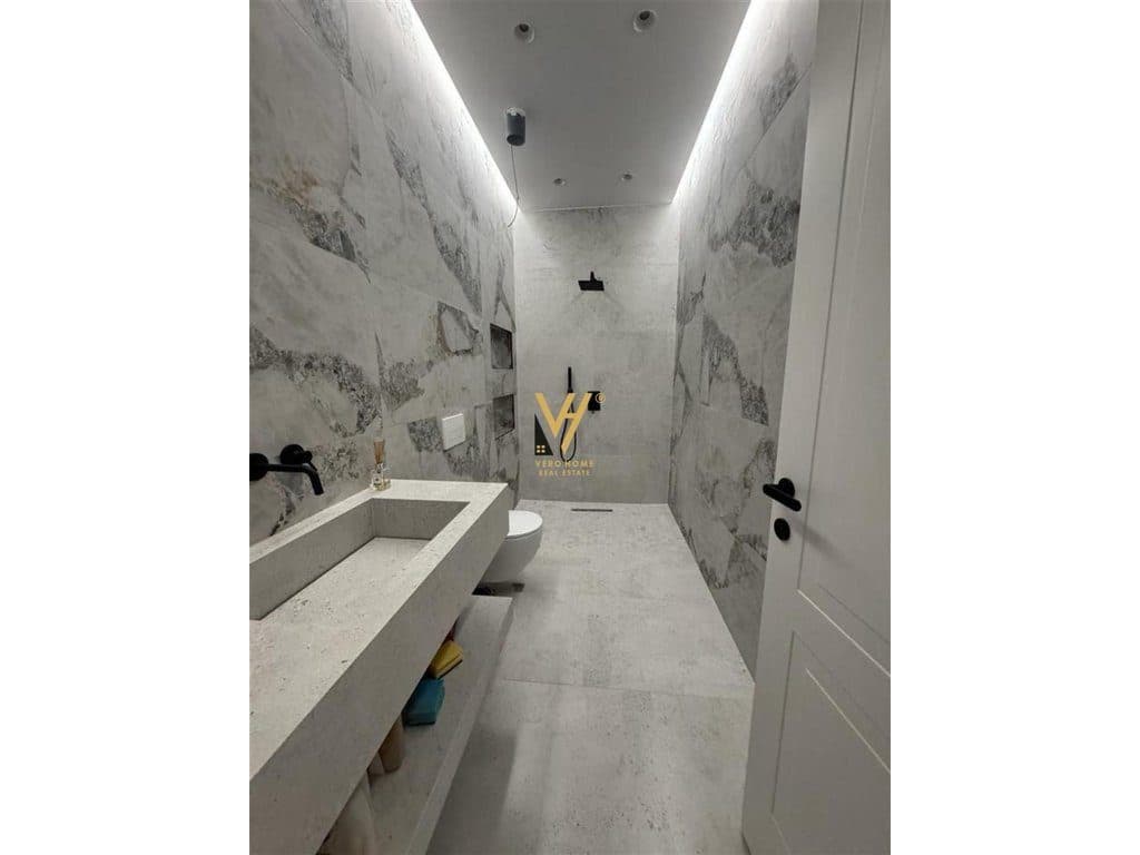 JEPET ZYRE 12M2 ME QERA NE VASIL SHANTO 400 EURO 4
