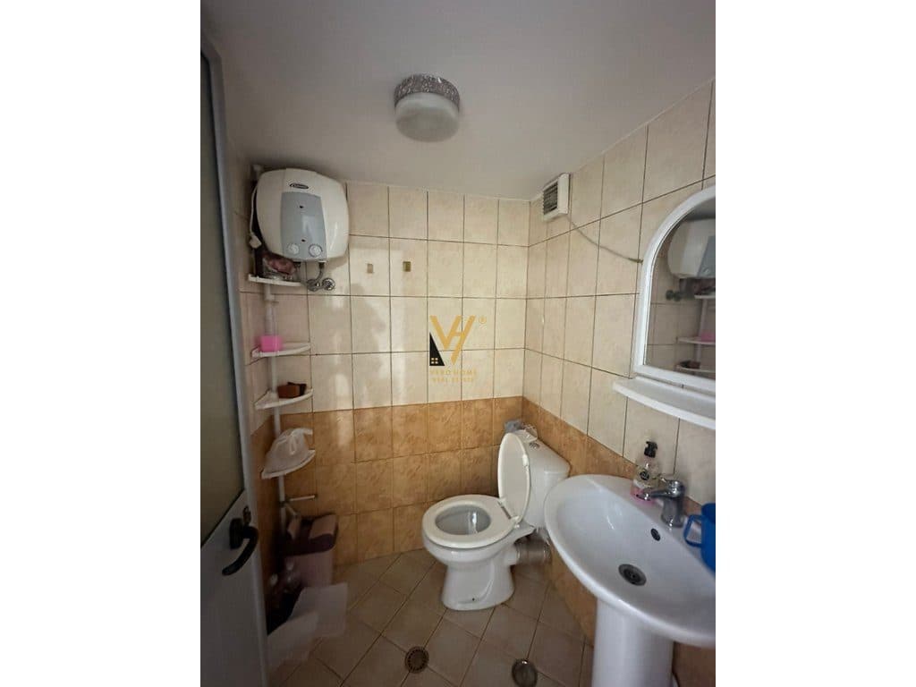 JEPET ZYRE 21 M2 ME QERA TE RRUGA ISLAM ALLA 400 EURO 3