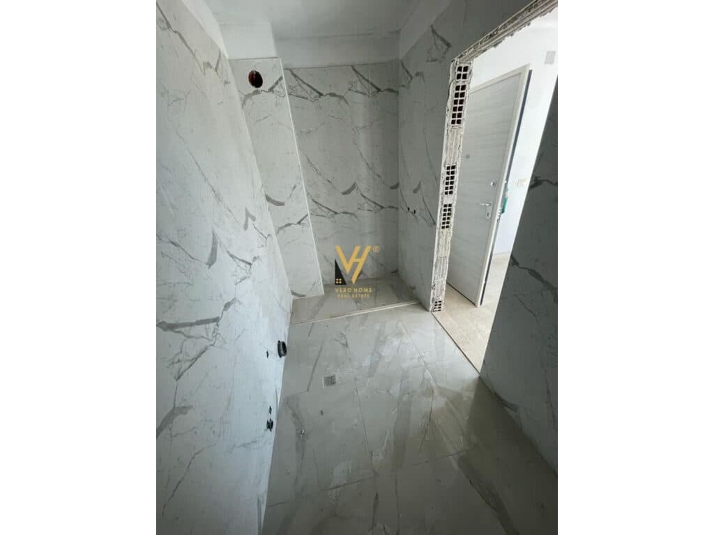 Shitet duplex te Rruga te Xhamia, Kopshti Botanik 229 m2