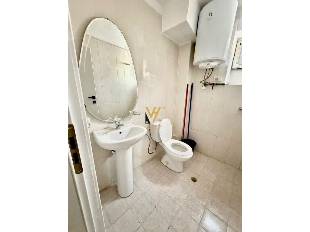 JEPET APARTAMENT 1+1 ME QIRA TE RRUGA BARDHYL 48.000 LEKE 4