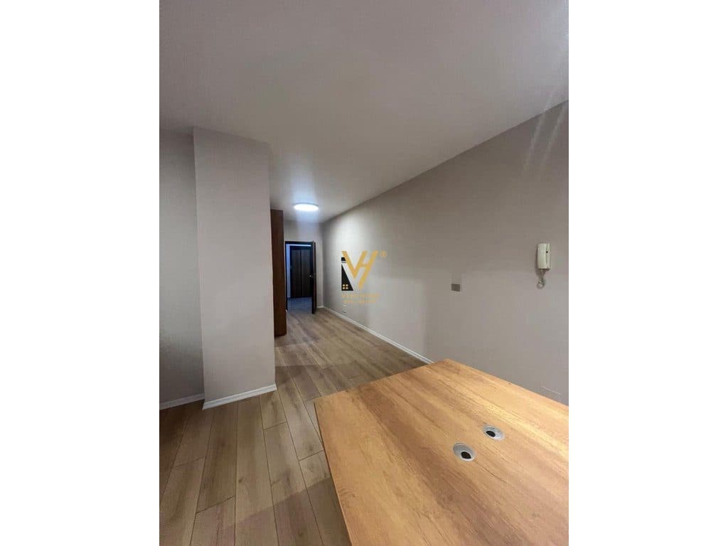 JEPET ZYRE 90 M2 ME QERA TE KOMUNA E PARISIT 90.000 LEKE