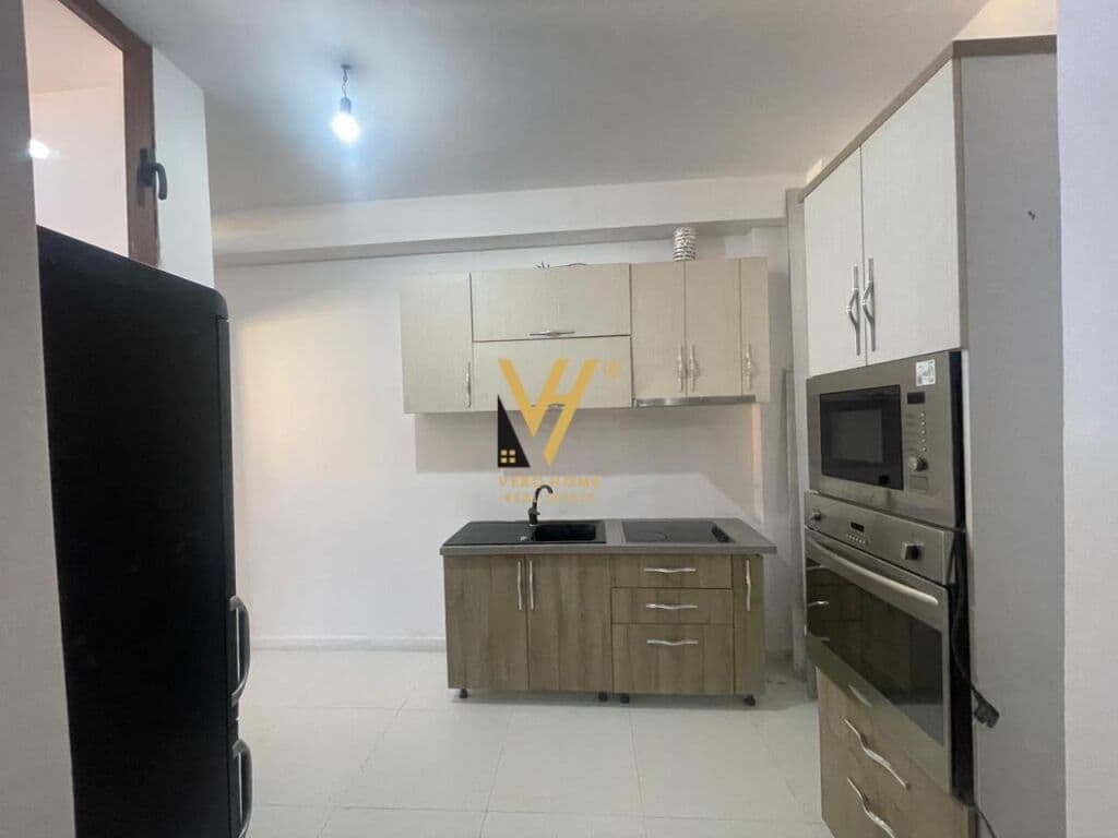Jepet Apartament 2+1+ballkon me qera te Komuna e Parisit 100 m2